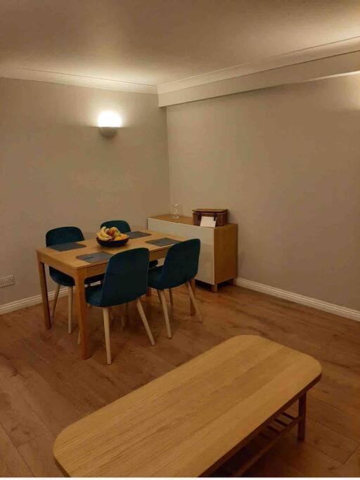 Modern Two Bed Flat In Canada Water Close To Transport Apartman London Kültér fotó